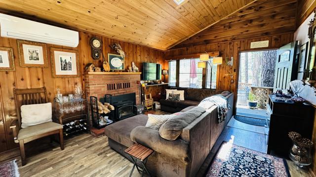 53545 Tollgate, Idyllwild CA: https://media.crmls.org/mediaz/8206b3c8-92fa-4bdc-86f9-4c6ed9bbc798.jpg