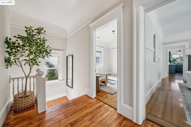 478 43rd St, Oakland CA: https://media.crmls.org/mediaz/8207e8c9-4148-4617-acc2-9614ea7d69f6.jpg
