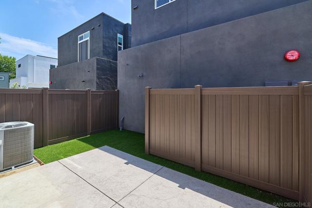 563 N Vulcan Ave, Encinitas CA: https://media.crmls.org/mediaz/820824e3-50e4-4c36-a846-e1e77aab21a2.jpg