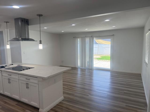 4106 Dellwood St, San Diego CA: https://media.crmls.org/mediaz/82085737-c61f-4cde-94b0-2a7d5ef8484d.jpg