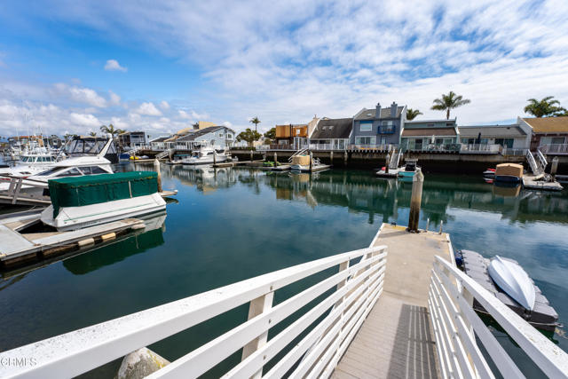 4630 Eastbourne Bay, Oxnard CA: https://media.crmls.org/mediaz/8208abda-94d2-44e5-a66b-7e848bf2d62c.jpg