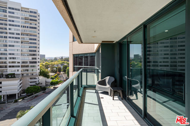 10490 Wilshire Boulevard, Los Angeles CA: https://media.crmls.org/mediaz/82090a93-6b84-4704-9941-5224e183a939.jpg