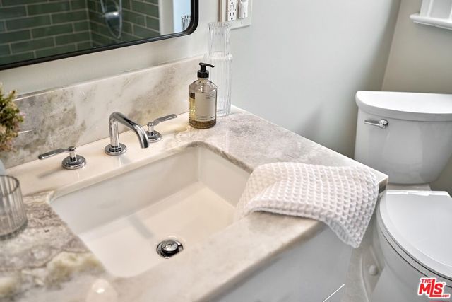 322 S Kingsley Drive, Los Angeles CA: https://media.crmls.org/mediaz/82091d9b-67f4-4163-94ee-2c0092ca4eeb.jpg