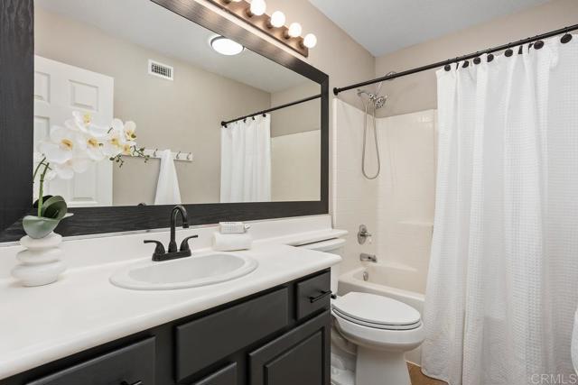3071 Sprucewood Ln, Escondido CA: https://media.crmls.org/mediaz/82094bc7-6d3f-4eac-923c-becbf4743130.jpg