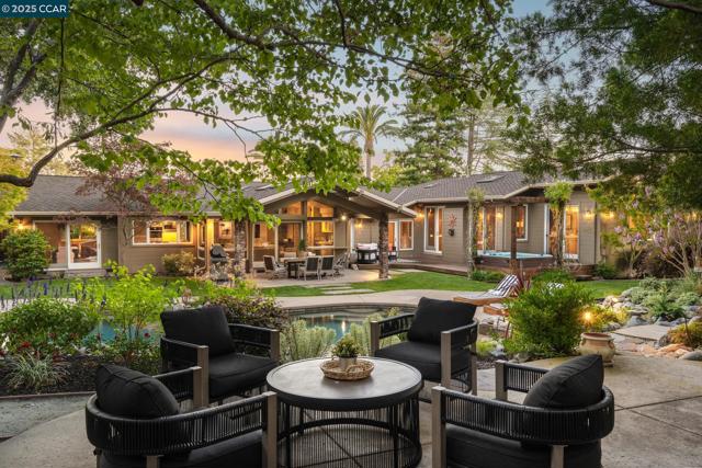 9 Saint Andrews Pl, Alamo CA: https://media.crmls.org/mediaz/82095ed8-d9b2-44fc-90e4-71a0afd90464.jpg