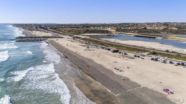 902 Caminito Madrigal, Carlsbad CA: https://media.crmls.org/mediaz/820961e9-40f0-460d-b25d-a6e5bddc15ea.jpg