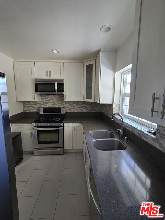 2944 Mayfield Avenue, La Crescenta CA: https://media.crmls.org/mediaz/820983a7-c24a-4cf7-9823-1f4e6c6335b2.jpg