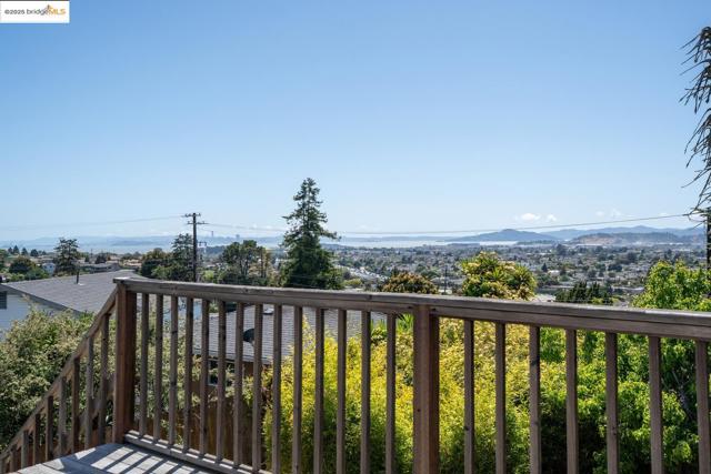 6084 Monterey AVE, Richmond CA: https://media.crmls.org/mediaz/820a262d-d7f4-4dd5-9abc-3dc1408c14f4.jpg
