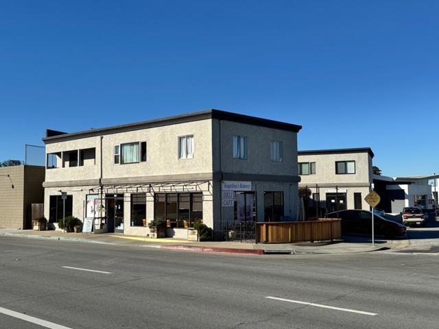 1725 Fremont Boulevard, Seaside CA: https://media.crmls.org/mediaz/820adc4c-2d9b-4720-a47f-8ed4be0914a4.jpg