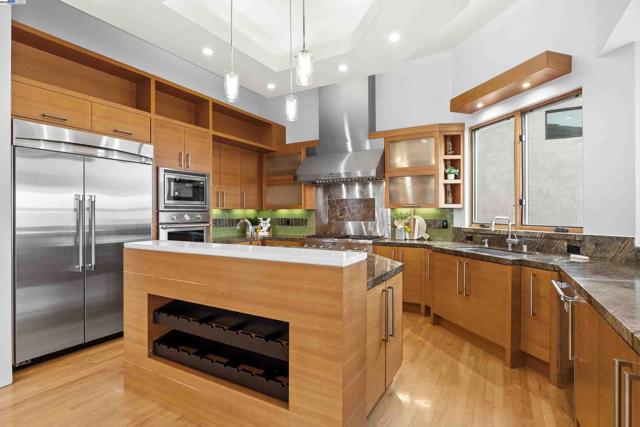 103 Diablo Dr, Oakland CA: https://media.crmls.org/mediaz/820bd0cc-c9f4-4e60-b256-eb57b5144599.jpg