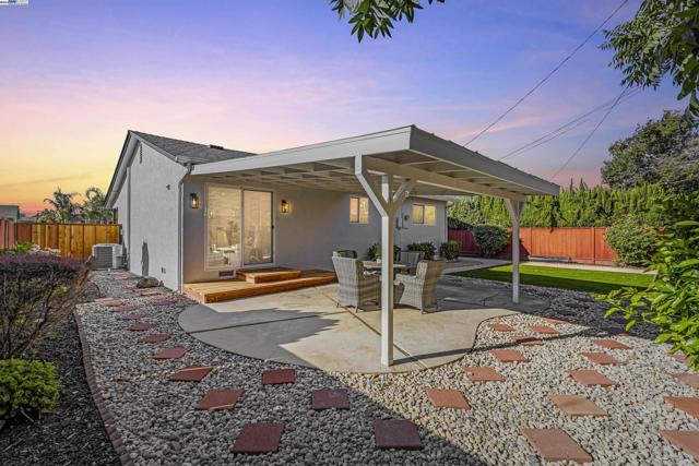 4564 Piper St, Fremont CA: https://media.crmls.org/mediaz/820c65e4-93ba-4fe0-8aa4-190db43955ee.jpg