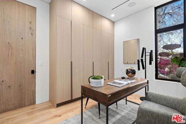 4445 Van Noord Avenue, Studio City CA: https://media.crmls.org/mediaz/820d3bc8-535f-4b89-b64d-e517a39d112d.jpg