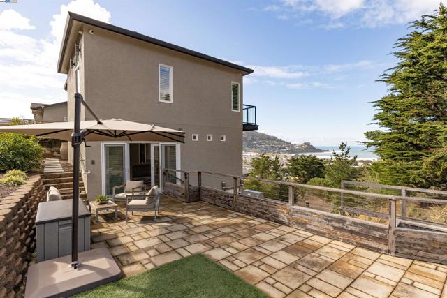 674 Corona Dr, Pacifica CA: https://media.crmls.org/mediaz/820dc421-4045-4d3f-952e-b4d94fb18f6f.jpg