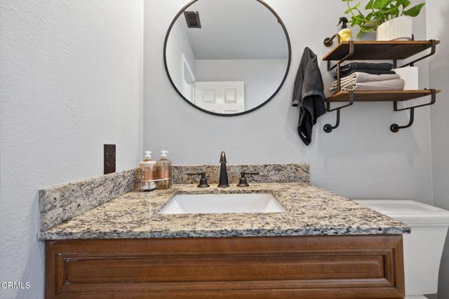 5004 Ladera Vista Drive, Camarillo CA: https://media.crmls.org/mediaz/820e562a-7945-496f-adf7-3dde85d28a76.jpg