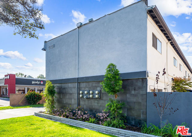 12128 Imperial Highway, Norwalk CA: https://media.crmls.org/mediaz/820f5ebc-cdae-48ec-a593-7c8285db27b9.jpg