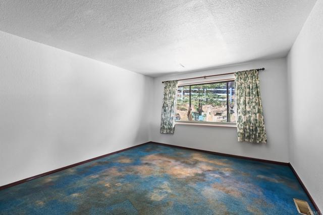 5041 Pine Ridge Avenue, Julian CA: https://media.crmls.org/mediaz/820f88ce-a6d9-453e-ae72-f5e43ea58eda.jpg