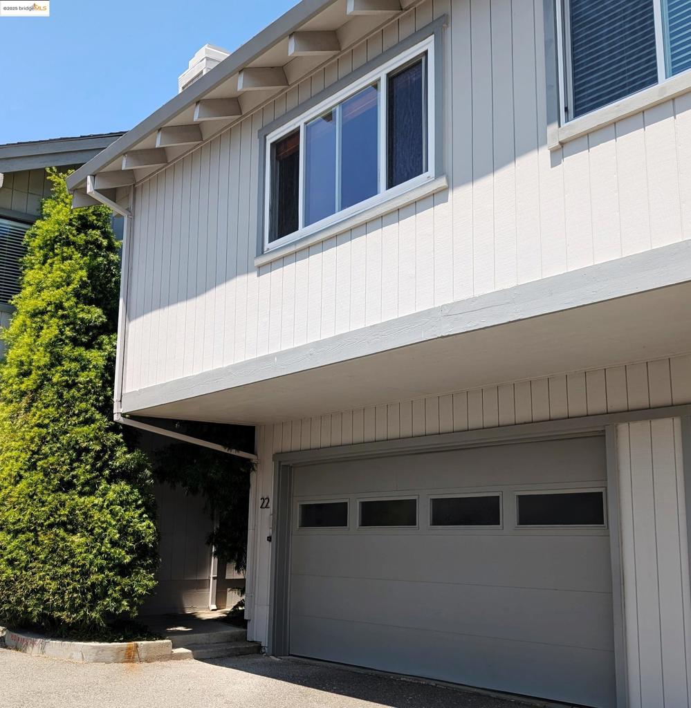 22 Holcomb Ct