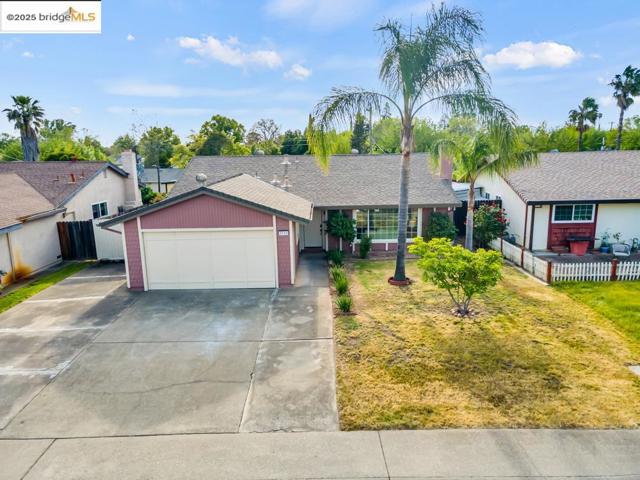 2968 Calle Del Sol Way, Rancho Cordova CA: https://media.crmls.org/mediaz/820fd635-308c-4e10-bf23-5611d06c9b8d.jpg