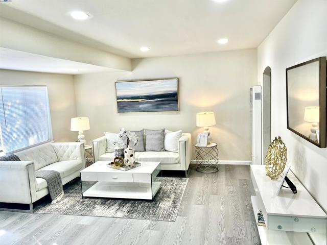 25696 Lander Ave, Hayward CA: https://media.crmls.org/mediaz/82100df3-e63c-4185-a561-7025148bb070.jpg