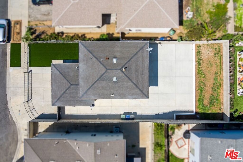 https://media.crmls.org/mediaz/8210128c-c8e8-4fed-9e17-e49e484b5ae3.jpg?preset=X-Large