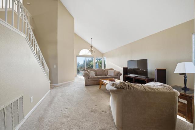 Detail Gallery Image 7 of 36 For 1465 Genoa Dr, Vista,  CA 92081 - 4 Beds | 2/1 Baths