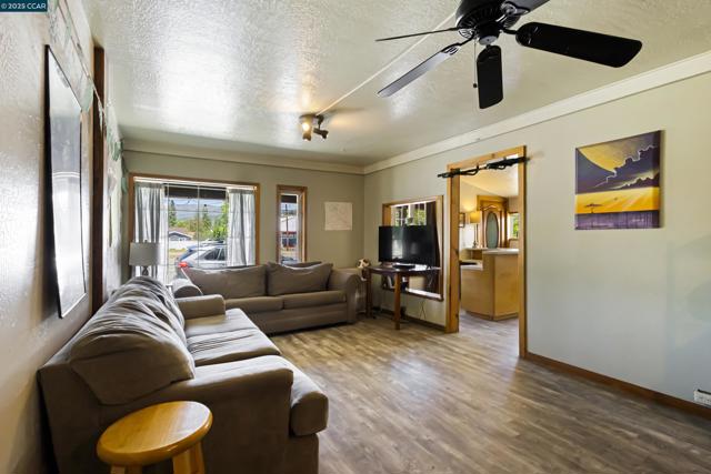 2266 E Main Street, Quincy CA: https://media.crmls.org/mediaz/821093f6-4229-4694-b78a-20b896f5f552.jpg