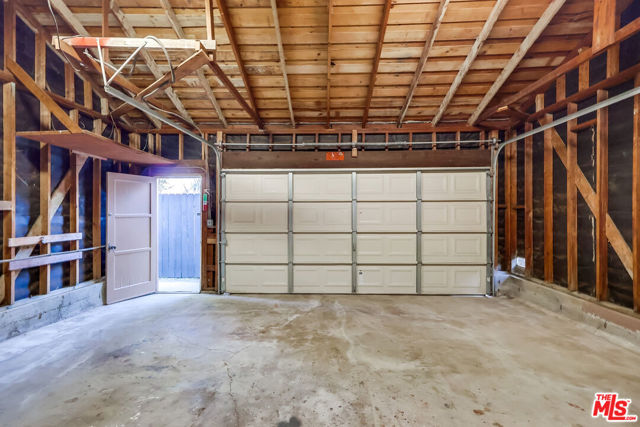 7951 Glenties Lane, Sunland CA: https://media.crmls.org/mediaz/8210a2b6-8907-4582-a0a6-a299c3846f6d.jpg