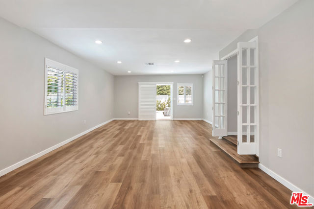 6421 Gaviota Avenue, Van Nuys CA: https://media.crmls.org/mediaz/8211132c-b55c-4236-99f5-6b056457df99.jpg
