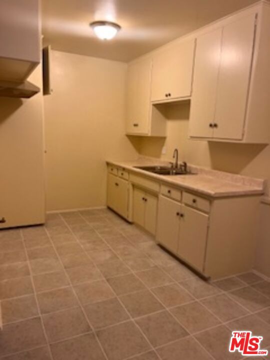 2635 W Imperial Highway, Inglewood CA: https://media.crmls.org/mediaz/82111443-4d5f-4d4b-8c1a-1b74bab4894c.jpg