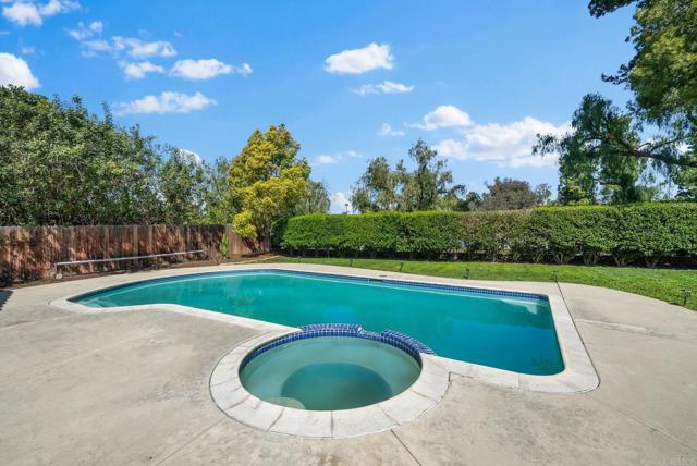 41910 Humber Drive, Temecula CA: https://media.crmls.org/mediaz/82111f8b-b87e-4966-904f-f7c2fb850fb1.jpg