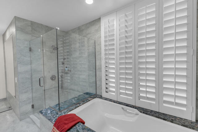 5 Stanford Drive, Rancho Mirage CA: https://media.crmls.org/mediaz/8211418b-7abe-4ab9-92c5-222d0ca24c50.jpg
