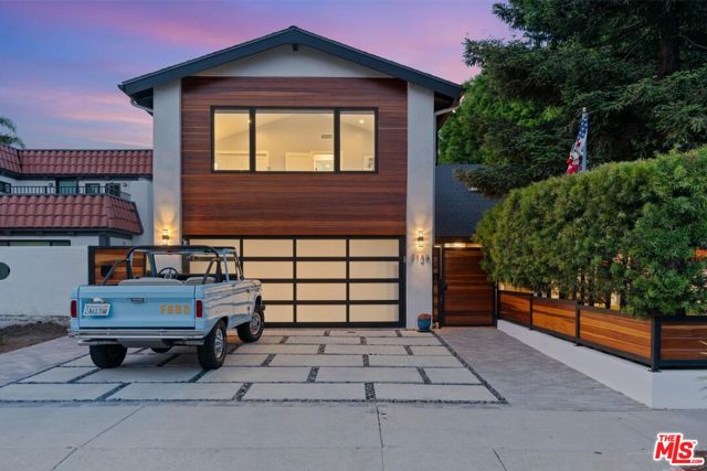 3134 Granville Avenue, Los Angeles CA: https://media.crmls.org/mediaz/8211547d-a162-44cd-8449-271f421c0483.jpg