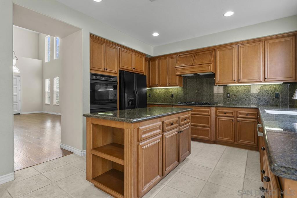 MLS #250043701SD image #9