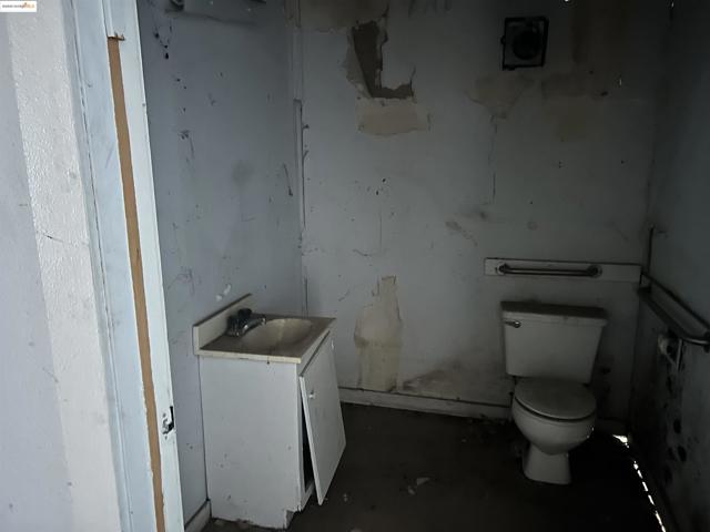 39 Main St, Isleton CA: https://media.crmls.org/mediaz/82126187-8a51-493b-b221-b900e5572518.jpg