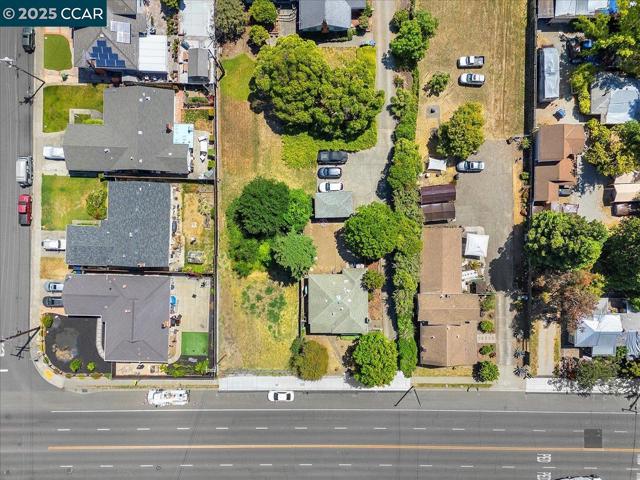 19358 Lake Chabot Rd, Castro Valley CA: https://media.crmls.org/mediaz/82129bc9-9b61-4942-b068-0750e3e2056b.jpg