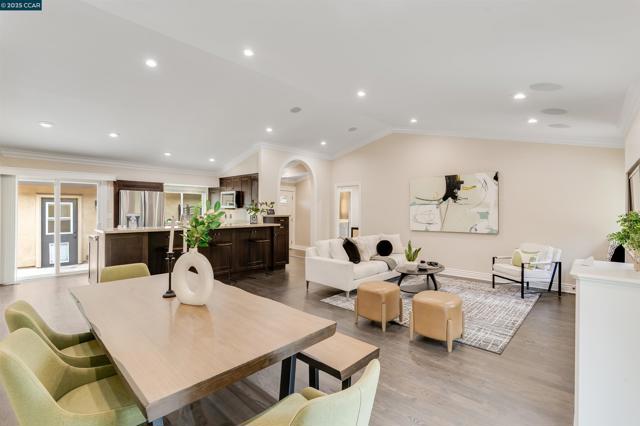 5588 Gonzalez Ct, Concord CA: https://media.crmls.org/mediaz/8212ca80-e280-497b-ab52-29a8b1c30087.jpg