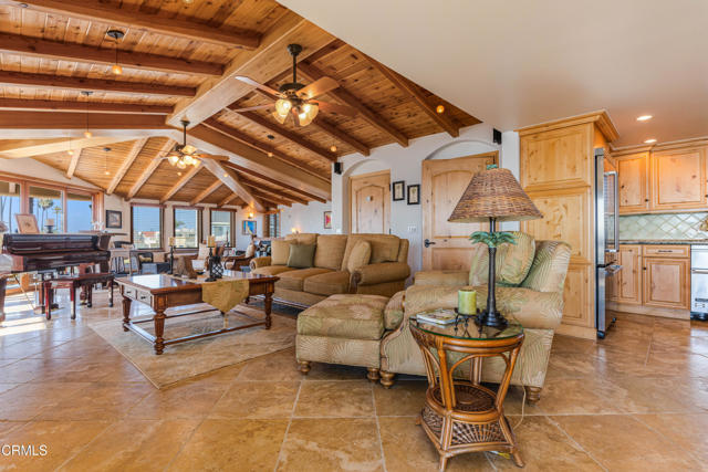 268 Sunset Drive, Oxnard CA: https://media.crmls.org/mediaz/8213b1fc-a627-4e62-90fc-3d59c4bdb91f.jpg