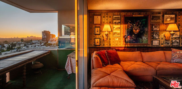 8787 Shoreham Drive, West Hollywood CA: https://media.crmls.org/mediaz/8213e63a-7fc4-4c88-8dca-5e8ba969cbdf.jpg