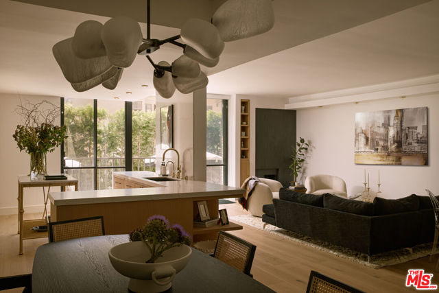 211 S Spalding Drive, Beverly Hills CA: https://media.crmls.org/mediaz/8213fb84-a095-4a2d-8d42-441fd88e2106.jpg