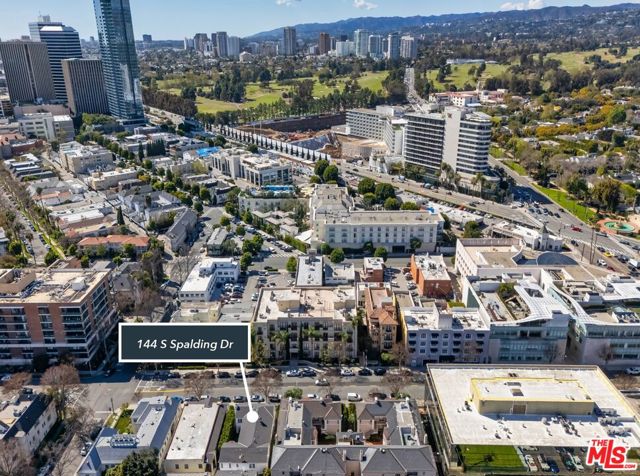 144 S Spalding Drive, Beverly Hills CA: https://media.crmls.org/mediaz/82140e56-34f8-4fd0-ae79-6d52a08c0d96.jpg
