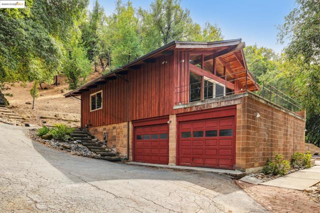 5201 Alhambra Valley Rd, Martinez CA: https://media.crmls.org/mediaz/82142693-d646-413f-8818-da60ea7604fc.jpg