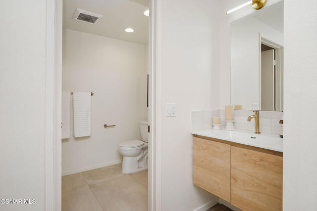 17914 Magnolia Boulevard, Encino CA: https://media.crmls.org/mediaz/8214b3a1-7ed2-4d2a-8b76-010d9632648d.jpg