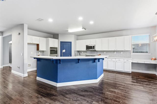 5512 Sagehen Ct, Loomis CA: https://media.crmls.org/mediaz/8214b551-2a56-4e91-9aec-634849484247.jpg