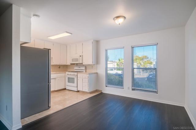 4851 Cole St, San Diego CA: https://media.crmls.org/mediaz/82154a63-6994-4604-9c03-eae73cc26168.jpg