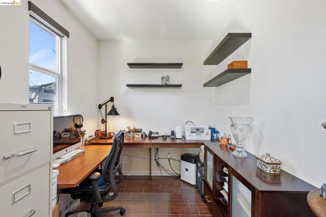 2469 Talaria Dr, Oakley CA: https://media.crmls.org/mediaz/82157c2c-606c-4b07-8125-669a8b4b9280.jpg