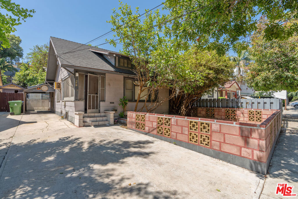 647 Laveta Terrace
