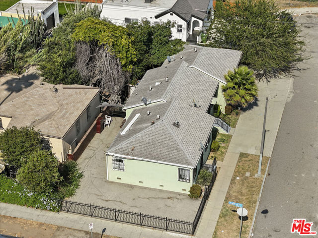 447 W 118th Place, Los Angeles CA: https://media.crmls.org/mediaz/82163b31-9b15-41f0-af04-197ea4da87fa.jpg