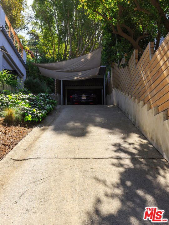 14622 Valley Vista Boulevard, Sherman Oaks CA: https://media.crmls.org/mediaz/8216726c-ba36-46da-80ec-2bb89be38387.jpg