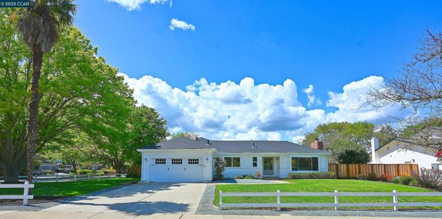 383 Caravelle Dr, Walnut Creek CA: https://media.crmls.org/mediaz/8216c214-2f7f-40e4-80bd-5de1d25b4162.jpg