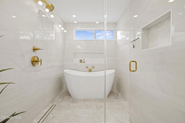 1581 Covington Avenue, Westlake Village CA: https://media.crmls.org/mediaz/8216e807-b9a3-42c6-aa2f-ec5c93987d9d.jpg